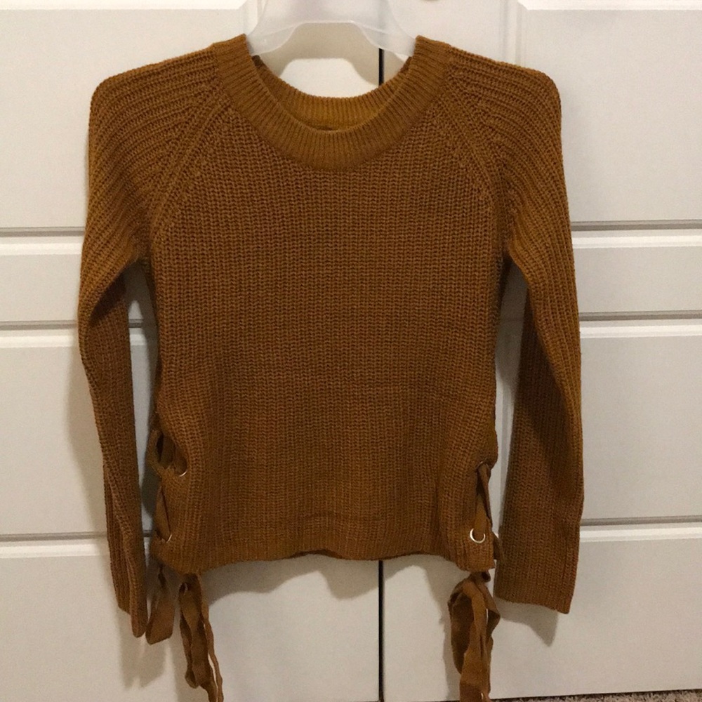 A super cute sweater!! Great for the fall!!